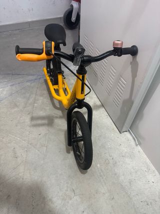 Bicicleta amarilla Runride 900 con freno Decathlon