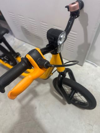 Bicicleta amarilla Runride 900 con freno Decathlon