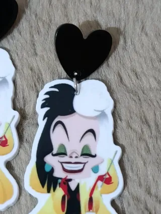 Pendientes Corazón Negro y Figura Amarilla