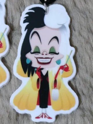 Pendientes Corazón Negro y Figura Amarilla