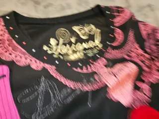 Jersey Desigual Corazones Negro y Rosa