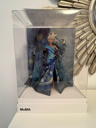 Barbie MoMA Van Gogh Precintada en caja de Mattel