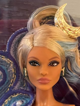 Barbie MoMA Van Gogh Precintada en caja de Mattel