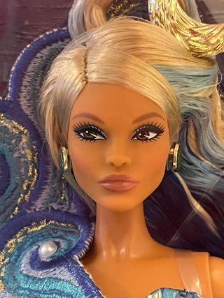 Barbie MoMA Van Gogh Precintada en caja de Mattel
