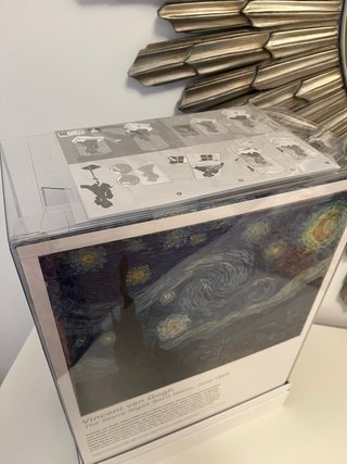 Barbie MoMA Van Gogh Precintada en caja de Mattel