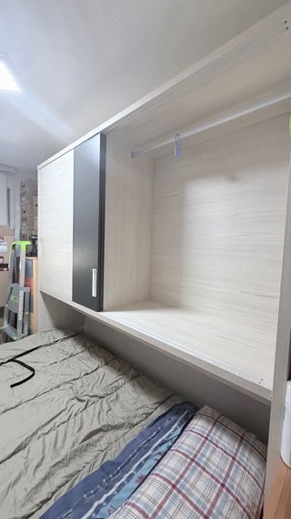 Armario Cama Beige y Gris