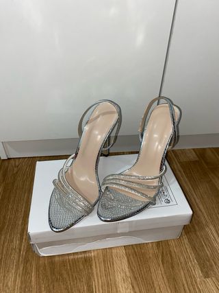 Sandalias tacón plateadas tiras finas