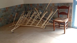 Escalera de caracol muy buena.barandilla de 80 cm.
