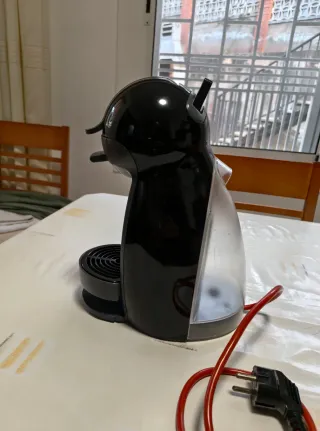 Cafetera Dolce Gusto Delonghi Negra