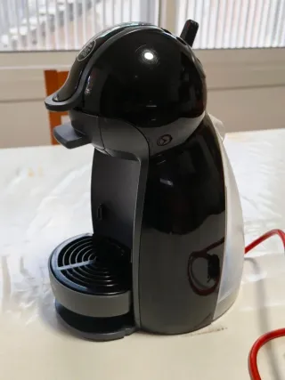 Cafetera Dolce Gusto Delonghi Negra