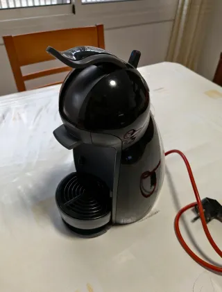 Cafetera Dolce Gusto Delonghi Negra