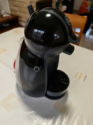 Cafetera Dolce Gusto Delonghi Negra
