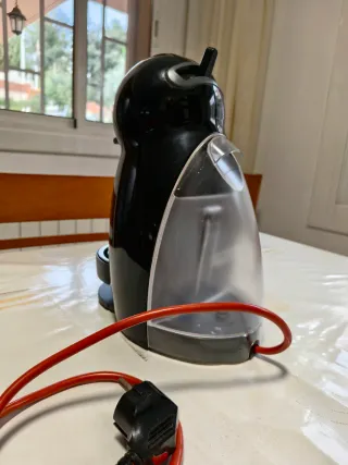 Cafetera Dolce Gusto Delonghi Negra