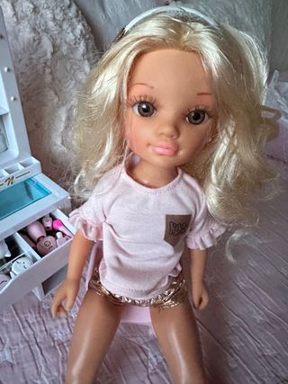 Nancy y su tocador con accesorios