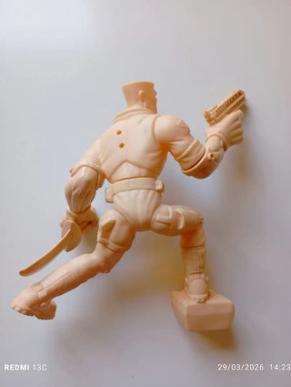 NO ES 3D CHIP HAZARD 25 CM PEQUEÑOS GUERREROS