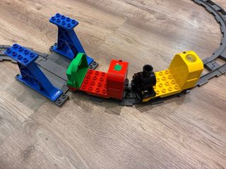 Treno LEGO DUPLO con 2 locomotive e deviatoi e ponte