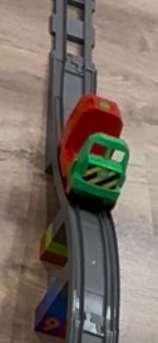 Treno LEGO DUPLO con 2 locomotive e deviatoi e ponte