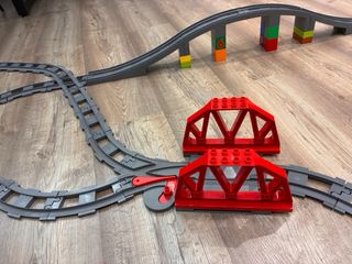 Treno LEGO DUPLO con 2 locomotive e deviatoi e ponte