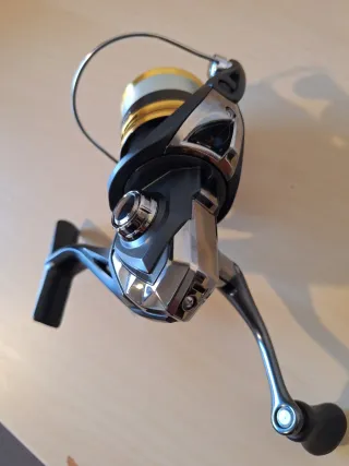 Carrete pesca Shimano 2500SHG con sedal 0.18 nuevo