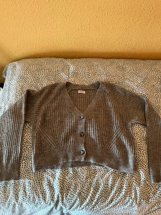 Cárdigan de punto gris nuevo