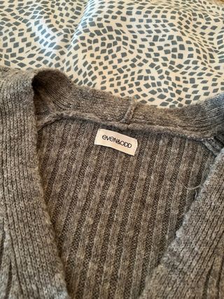 Cárdigan de punto gris nuevo