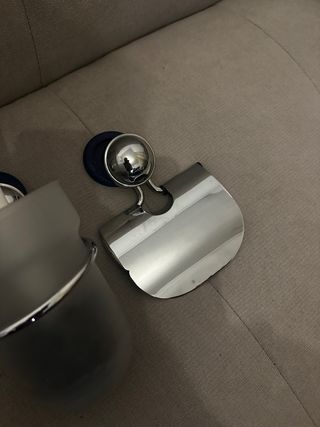 Conjunto baño: escobillero y portarrollos
