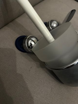 Conjunto baño: escobillero y portarrollos