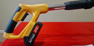 Tagliabordi con 1 batteria e accessori (nuovo)