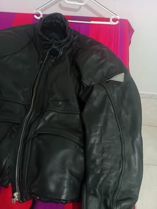 Chaqueta de cuero negra