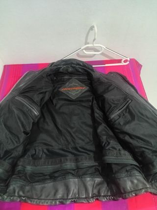 Chaqueta de cuero negra