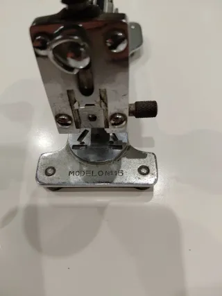 Grapadora y perforadora de metal