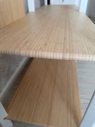 Estante metal branco e madeira