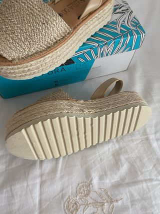 Sandalias menorquinas plataforma beige