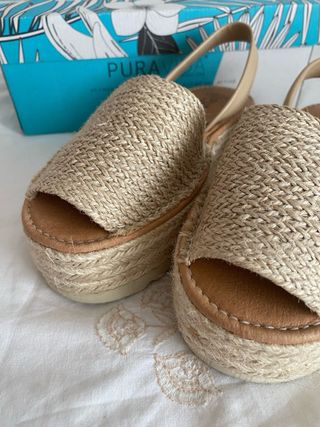 Sandalias menorquinas plataforma beige