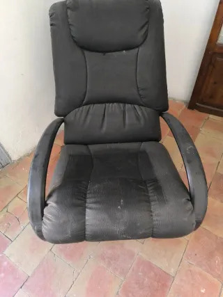 Poltrona a dondolo in similpelle nera