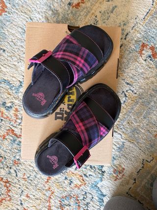 Sandalias Dr. Martens Rosa y Morado