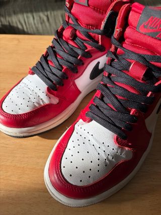 Zapatillas Jordan Rojas y Blancas