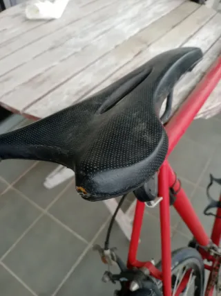 Bicicleta de carretera roja