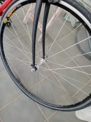 Bicicleta de carretera roja