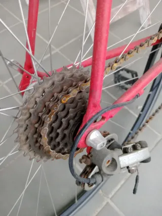 Bicicleta de carretera roja