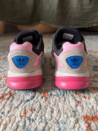 Zapatillas Adidas Negras y Rosas