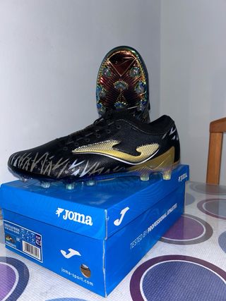 Botas de fútbol Joma Negras y Doradas