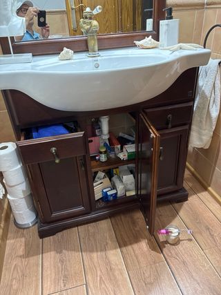Mueble baño espejo lavabo grifo apliques