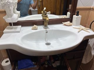 Mueble baño espejo lavabo grifo apliques