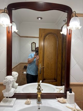 Mueble baño espejo lavabo grifo apliques