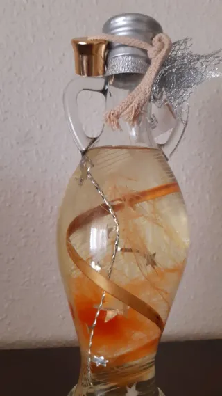 Botella de vidrio decorada