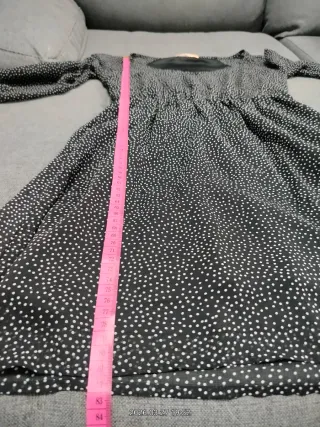 Vestido negro con lunares blancos