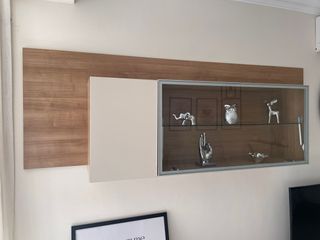 Mueble alto vitrina madera y cristal nogal