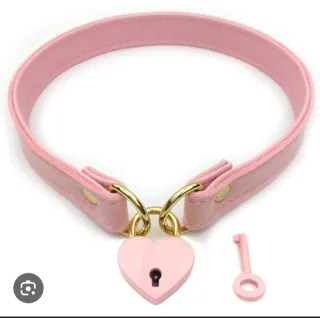Gargantilla rosa con candado de corazón