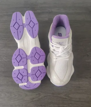 Zapatillas New Balance Blancas y Moradas